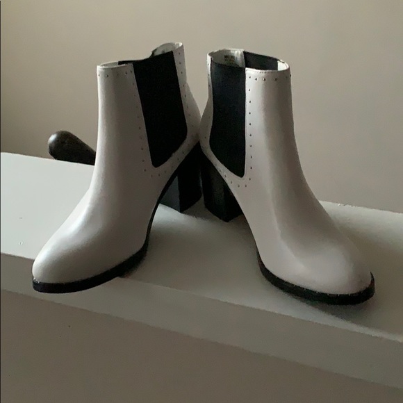 Steve Madden booties - Picture 2 of 4